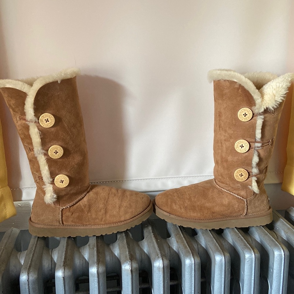 Tall Chestnut Bailey Button Uggs - image 1
